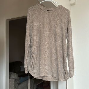 Maternity top with drawstring sides. Only worn a couple times.